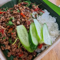 เมนูของร้าน กะเพราพริกแห้ง สะพานพระนั่งเกล้า