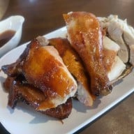 นายจิน ไก่อบโอ่ง