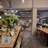 บรรยากาศ Kinlenn Eatery & Play Ari