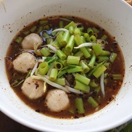 นายช่าง ก๋วยเตี๋ยวเรืออยุธยา (รสเด็ด) สันติธรรม