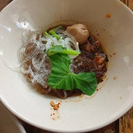 นายช่าง ก๋วยเตี๋ยวเรืออยุธยา (รสเด็ด) สันติธรรม