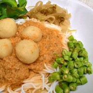 แซ่บจือปาก (ยำแซ่บ ส้มตำ อาหารตามสั่ง โจ๊กไก่ ฮาล้าล) คู้ขวา