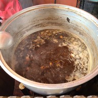 เล็ก ก๋วยจั๊บเส้นใหญ่น้ำข้น ข้าวมันไก่