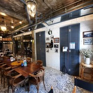 บรรยากาศ CupC Coffee Creation (คัพซี คอฟฟี่ ครีเอชั่น) ข้าวสาร KS