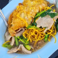 เมนูของร้าน ราดหน้าหมูเด้งเฮียเบิ้ม