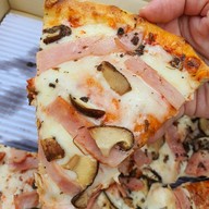 เมนูของร้าน Little Red Oven Haus Sathorn 11 Pizza Italian เฮ้าส์สาทร 11