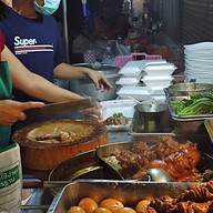 บรรยากาศ ขาหมูรัชดา แยกสุทธิสาร รอบกลางวัน