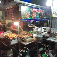 หน้าร้าน ขาหมูรัชดา แยกสุทธิสาร รอบกลางวัน