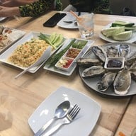 ส้มตำ ยำ เผา กะหลิม (ป่าตอง)