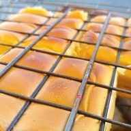 ขนมปังปิ้งเตาถ่าน ปอ อัง ปัง