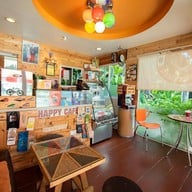 Happy Cake Happy Cafe