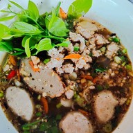 ก๋วยเตี๋ยวต้มยำผักหวานบ้านเรือนไม้ เมืองปทุมธานี