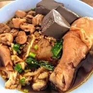 ก๋วยเตี๋ยวไก่ตุ๋นอาหารตามสั่งป้ามะลิ