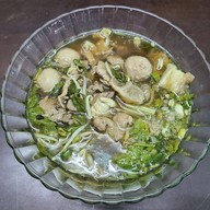 ก๋วยเตี๋ยวเนื้อเจ๊ดำ กันทรลักษ์
