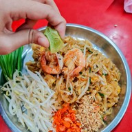 ผัดไท นิววิง