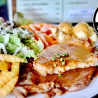 วรชัยคอฟฟี่ (สามกษัตริย์)