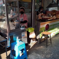หน้าร้าน ก๋วยเตี๋ยวเนื้อ โกอ้วน ตลาดโต้รุ่งหัวหิน