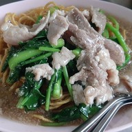 เมนูของร้าน ราดหน้ายอดผักนายเคี้ยงเอ็มไพร์ พญาไท 3