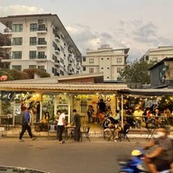 Lucy Street Coffee หาดวอนบางแสน