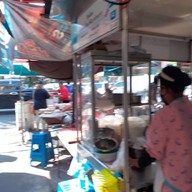 หน้าร้าน ก๋วยเตี๋ยวเนื้อ โกอ้วน ตลาดโต้รุ่งหัวหิน