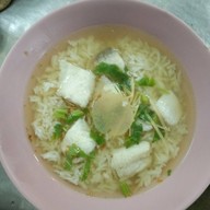 ข้าวต้มปลาก๋วยเตี๋ยวปลา (สี่แยกตัดใหม่ ถ.เขลางค์นคร)