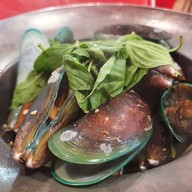 เมนูของร้าน ยำคุณแม่ - วันนิมมาน