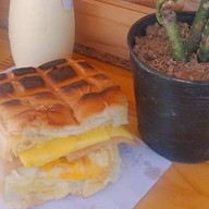 ขนมปังปิ้งเตาถ่าน ปอ อัง ปัง