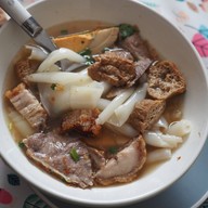 ก๋วยจั๊บเจ๊น้อย