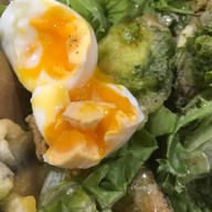 เมนูของร้าน On the Table เอ็มควอเทียร์