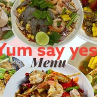 YUM SAY YES ตลาดโต้รุ่ง