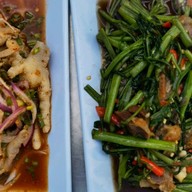 เมนูของร้าน น้องฟ้าข้าวต้มกุ้ยใบเตย หมู่บ้านรัตนโกสินทร์ รังสิต