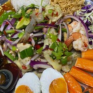 GOOD TIMES กะเพราหนวดหมึก ลูกชิ้นปลาระเบิด