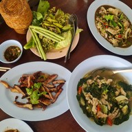 เมนูของร้าน ร้านนัดพบ