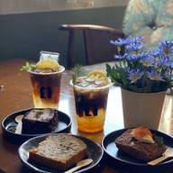 ตื่น •TUEN• Home Cafe