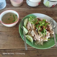 ข้าวมันไก่ป้าเพชร