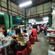 บรรยากาศ โกฤทธิ์เก้าอี้แดง