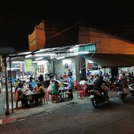 บรรยากาศ โกฤทธิ์เก้าอี้แดง