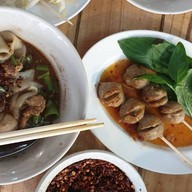 ก๋วยเตี๋ยวเรือ ลิ้มรส อร๊อยอร่อย โชคชัย4 ซอย78