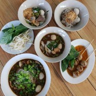 ก๋วยเตี๋ยวเรือ ลิ้มรส อร๊อยอร่อย โชคชัย4 ซอย78