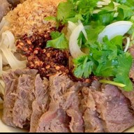 มาลัยก๋วยเตี๋ยวเนื้อตุ๋น เตาถ่าน