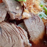 มาลัยก๋วยเตี๋ยวเนื้อตุ๋น เตาถ่าน