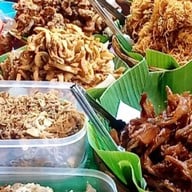 ร้านข้าวเหนียวหมูน้องเพชร
