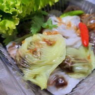 เมนูของร้าน สาคูไส้หมู และข้าวเกรียบปากหม้อ องค์พระปฐมเจดีย์ พ่อค้าแม่ค้าหูหนวก