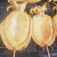 ลูกชิ้น+ปลาหมึกย่างน้ำจิ้มซีฟู้ด แม่เล็กหนองแขมสาขา(2)