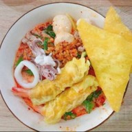 ก๊วยเตี๋ยวต้มยำเกี๊ยวกุ้ง ข้าวกะเพรา โกเด้นทาวน์ บางนาสวนหลวง -