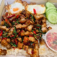 ครัวลุงเอี้ยง อาหารตามสั่ง -