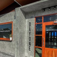 DAY ONE BAR&RESTAURANT ถนนประชาอุทิศ