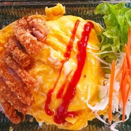 ข้าวสไตล์เกาหลีพ่อหนุ่มหน้ามน