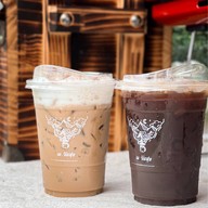 กาแฟสด ณ วันสุข คาเฟ่ สไตล์นั่งเล่นฟังเพลง