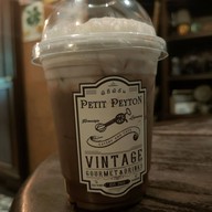 petit peyton traveloque cafe
